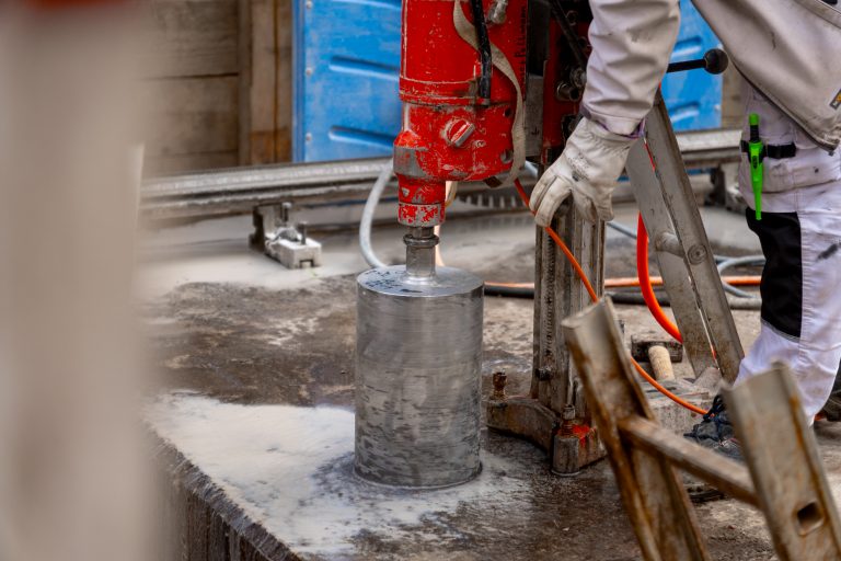 Kernbohrer Job Hamburg – Diamant-Kernbohrung auf einer Baustelle
